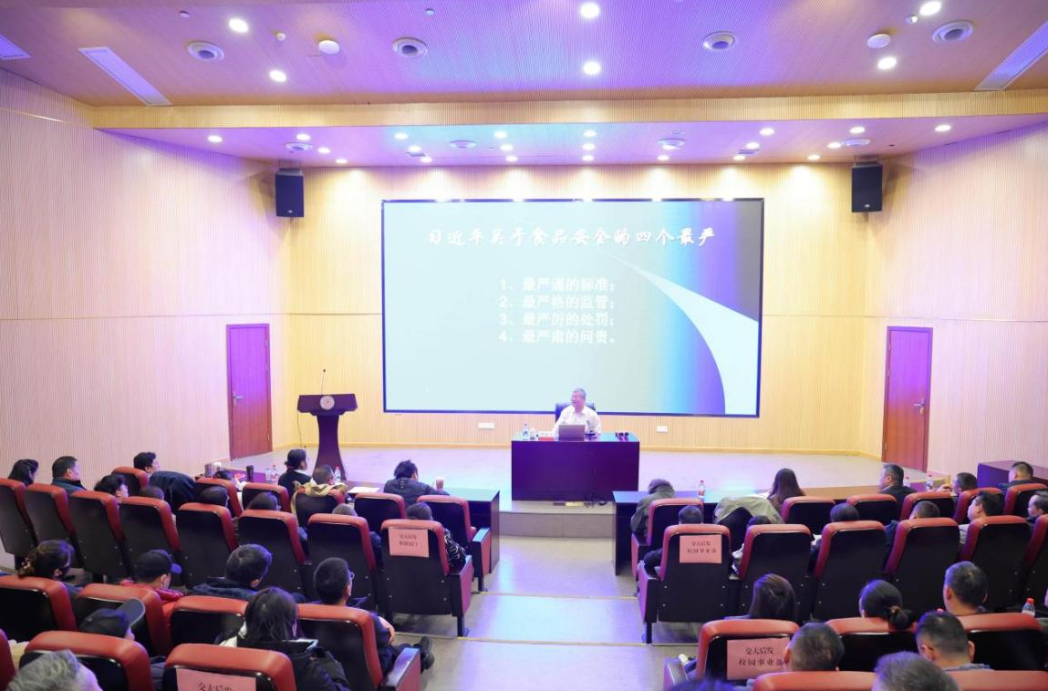 一餐一饭系安全     一举一动见规范<br> ——后发公司开展食品安全专项培训